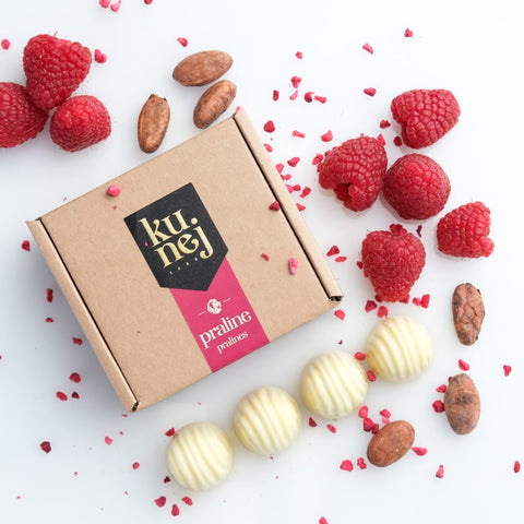 Bonboniera 2×2, pralineji iz bele čokolade z malino, 45 g