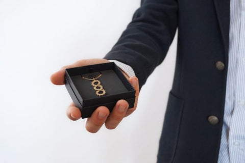 Infinitas 3 | Ogrlica s klekljanim obeskom